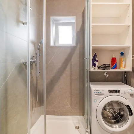 Modesty Apartment Split