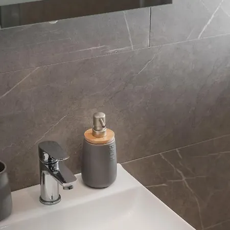 Modesty 斯普利特