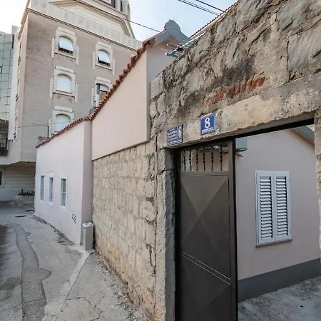 Modesty Apartment *